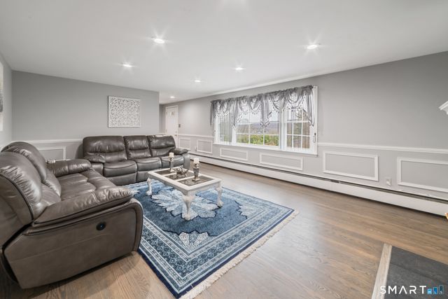 61 Clearview Circle, Naugatuck, CT 06770