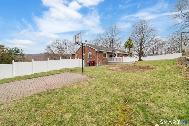 61 Clearview Circle, Naugatuck, CT 06770