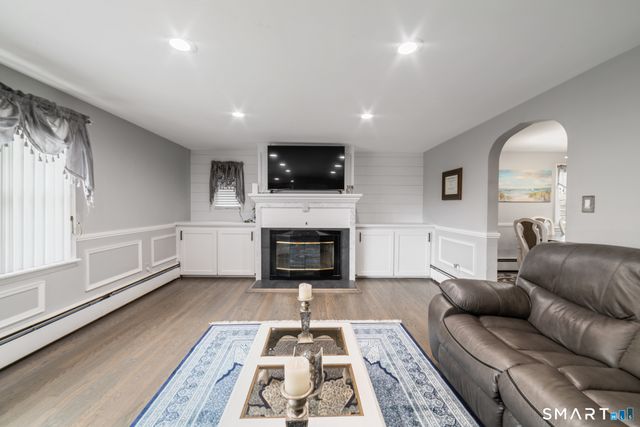 61 Clearview Circle, Naugatuck, CT 06770