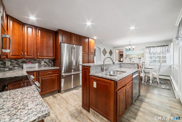 61 Clearview Circle, Naugatuck, CT 06770