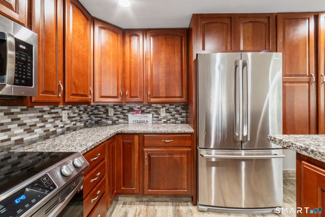 61 Clearview Circle, Naugatuck, CT 06770