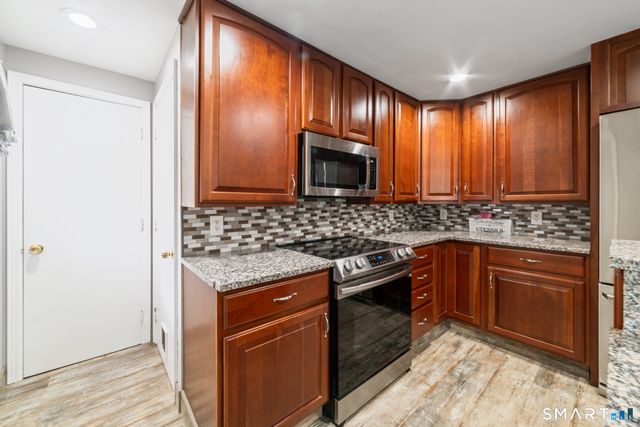 61 Clearview Circle, Naugatuck, CT 06770