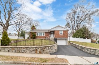61 Clearview Circle, Naugatuck, CT 06770