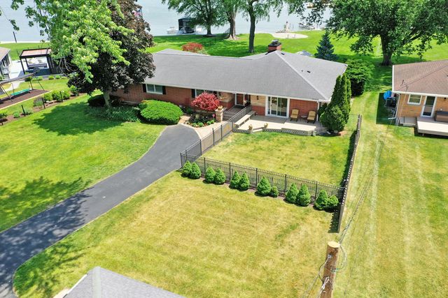 905 River Terrace Drive, Johnsburg, IL 60051