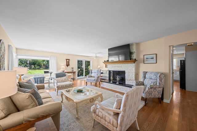 905 River Terrace Drive, Johnsburg, IL 60051