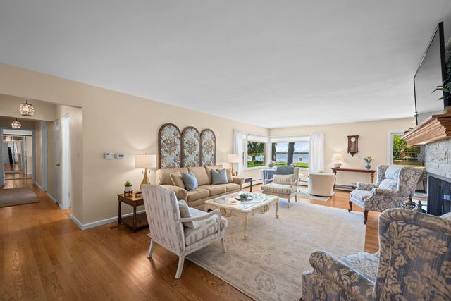 905 River Terrace Drive, Johnsburg, IL 60051