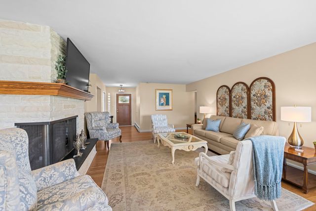 905 River Terrace Drive, Johnsburg, IL 60051
