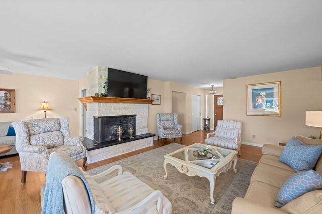 905 River Terrace Drive, Johnsburg, IL 60051