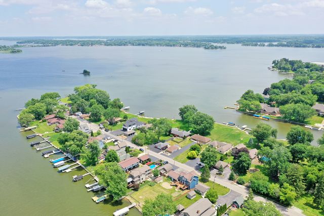905 River Terrace Drive, Johnsburg, IL 60051
