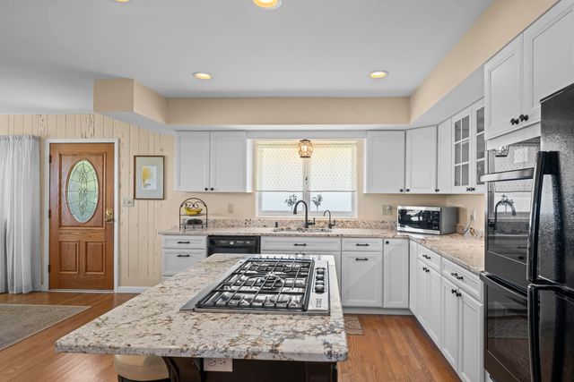 905 River Terrace Drive, Johnsburg, IL 60051