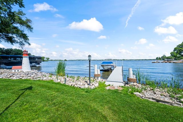 905 River Terrace Drive, Johnsburg, IL 60051