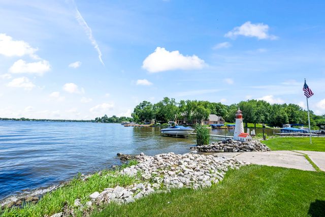 905 River Terrace Drive, Johnsburg, IL 60051