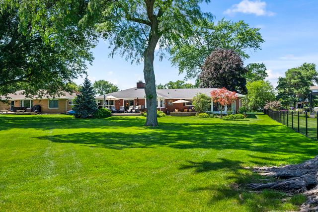 905 River Terrace Drive, Johnsburg, IL 60051