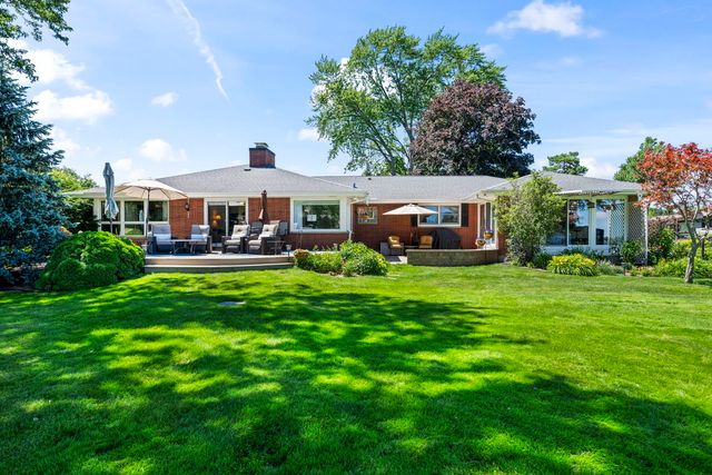 905 River Terrace Drive, Johnsburg, IL 60051