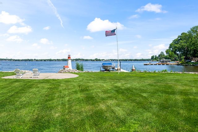 905 River Terrace Drive, Johnsburg, IL 60051