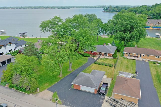 905 River Terrace Drive, Johnsburg, IL 60051