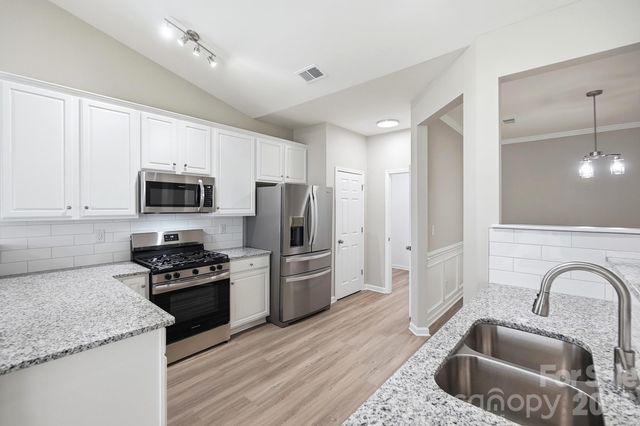 4427 Glenlea Commons Drive, Charlotte, NC 28216