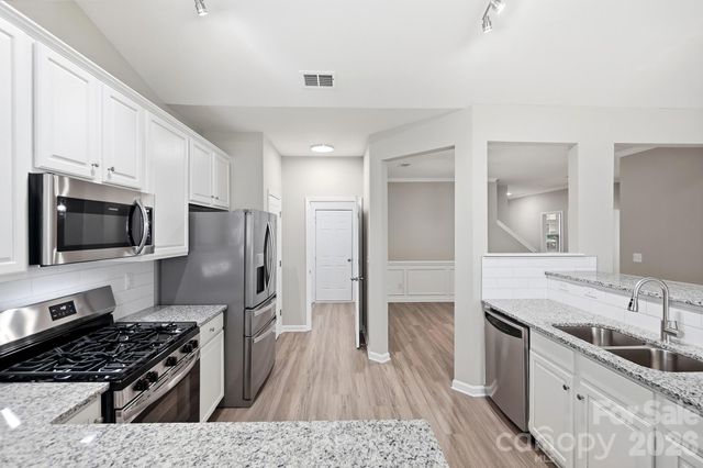 4427 Glenlea Commons Drive, Charlotte, NC 28216