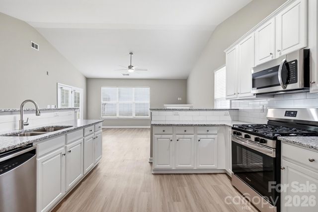 4427 Glenlea Commons Drive, Charlotte, NC 28216