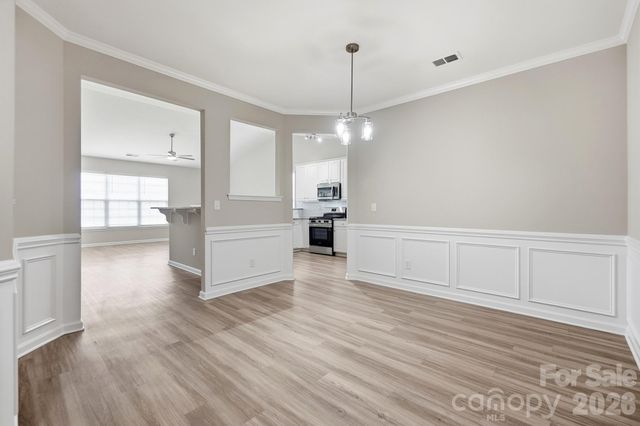 4427 Glenlea Commons Drive, Charlotte, NC 28216
