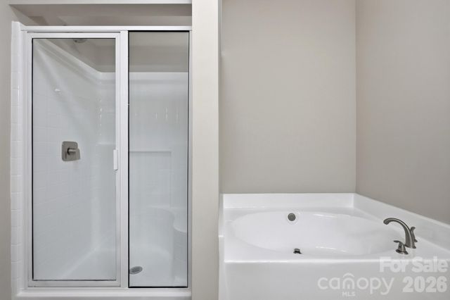 4427 Glenlea Commons Drive, Charlotte, NC 28216