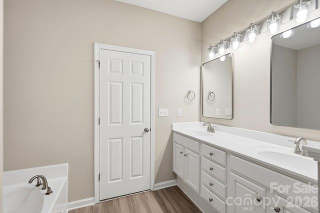 4427 Glenlea Commons Drive, Charlotte, NC 28216