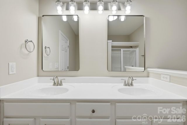 4427 Glenlea Commons Drive, Charlotte, NC 28216