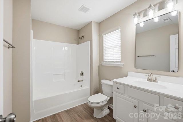 4427 Glenlea Commons Drive, Charlotte, NC 28216