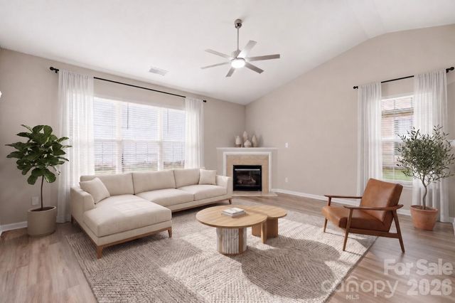 4427 Glenlea Commons Drive, Charlotte, NC 28216