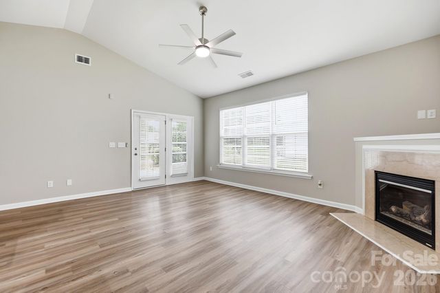4427 Glenlea Commons Drive, Charlotte, NC 28216