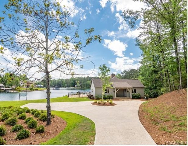 137 Williamson Trace, Tallassee, AL 36078