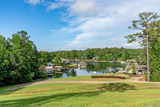 137 Williamson Trace, Tallassee, AL 36078