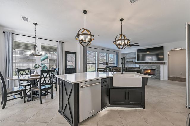 1117 Richards Drive, Friendswood, TX 77546