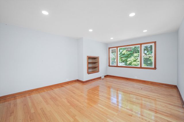 4935 W Winona Street 2, Chicago, IL 60630