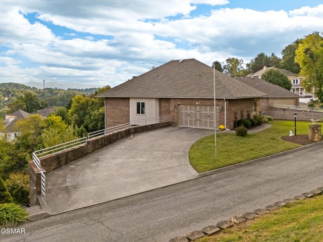 206 Timberlodge Lane, Sevierville, TN 37862
