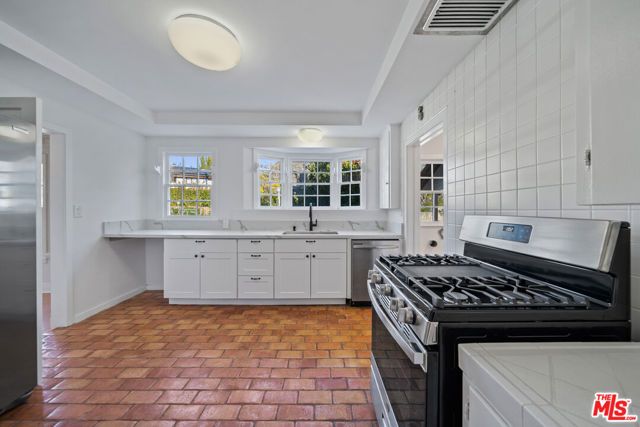 109 Homewood Road, Los Angeles, CA 90049