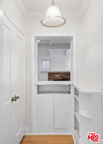 109 Homewood Road, Los Angeles, CA 90049