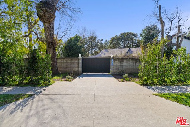 109 Homewood Road, Los Angeles, CA 90049