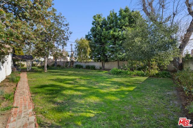 109 Homewood Road, Los Angeles, CA 90049