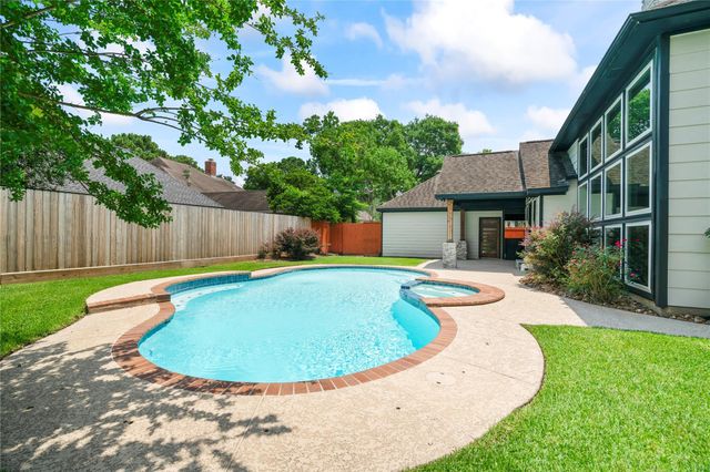 1806 Quiet Country Court, Kingwood, TX 77345