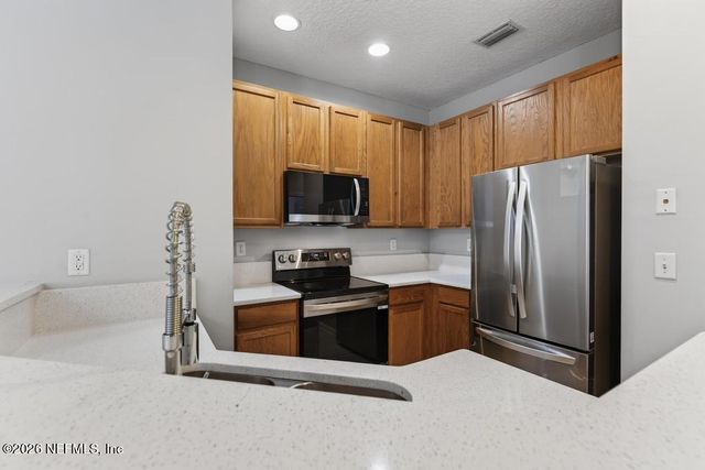 12301 KERNAN FOREST Boulevard 302, Jacksonville, FL 32225
