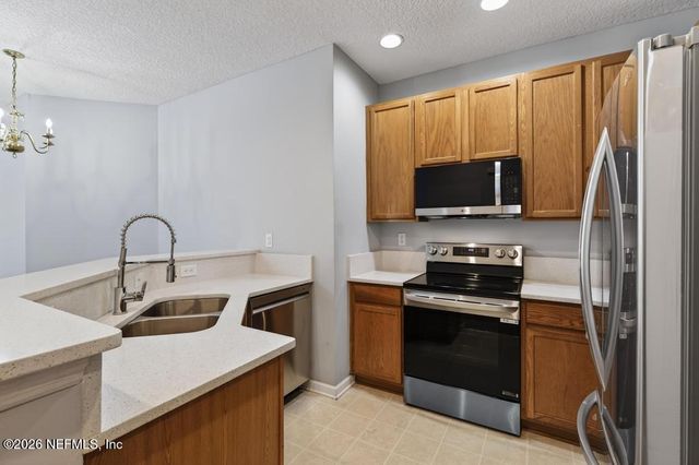 12301 KERNAN FOREST Boulevard 302, Jacksonville, FL 32225