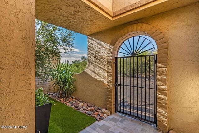 5833 N Placita Del Baron, Tucson, AZ 85718