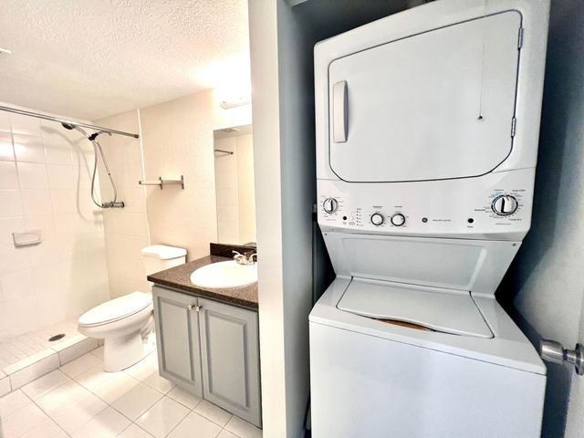 120 Sparrow Drive Apt 302, Royal Palm Beach, FL 33411
