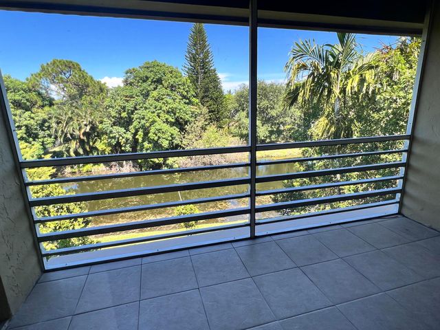 120 Sparrow Drive Apt 302, Royal Palm Beach, FL 33411