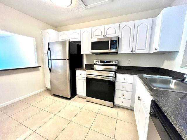 120 Sparrow Drive Apt 302, Royal Palm Beach, FL 33411