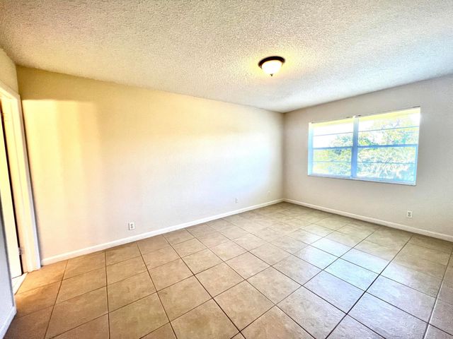 120 Sparrow Drive Apt 302, Royal Palm Beach, FL 33411