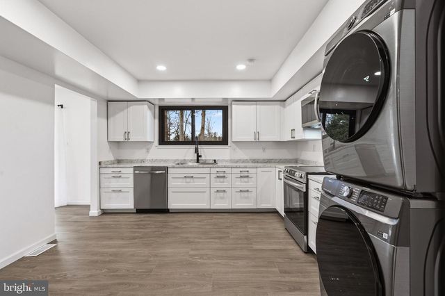 2146 WOODFORD RD, Vienna, VA 22182