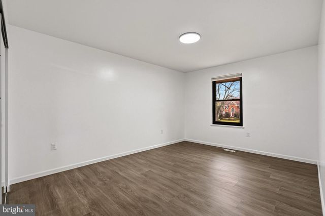 2146 WOODFORD RD, Vienna, VA 22182