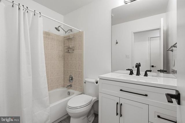 2146 WOODFORD RD, Vienna, VA 22182